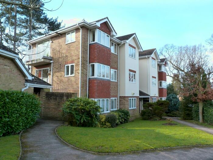 2 Bedroom Flat To Rent In St Charles Court, St Charles Place, Weybridge, KT13