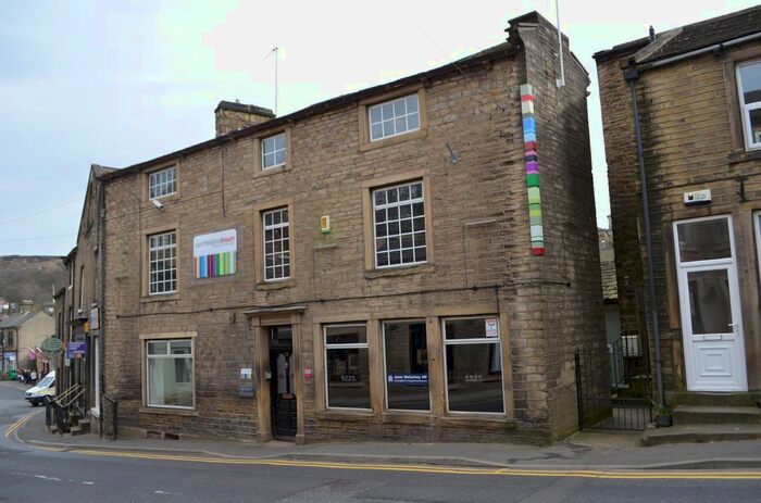 Terraced House To Rent In Huddersfield Road, Holmfirth HD9