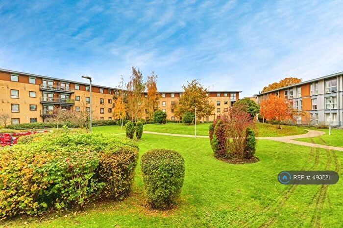 2 Bedroom Flat To Rent In Howlands Court, Crawley, RH10