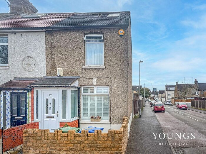 4 Bedroom End Terrace House For Sale In Arthur Street, Grays, RM17