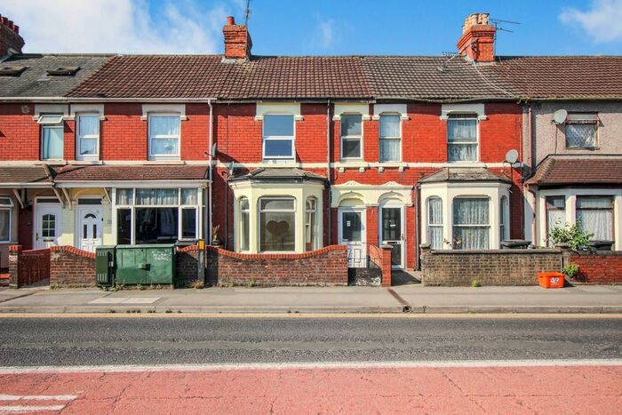 3 Bedroom Terraced House To Rent In County Road, Swindon, SN1
