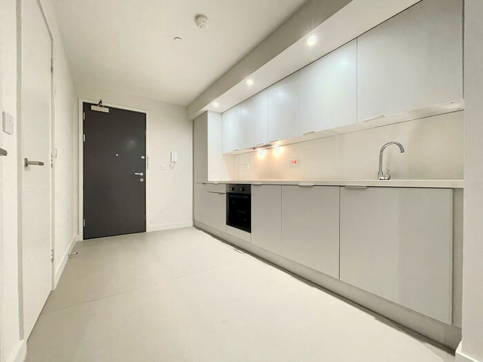 Apartment To Rent In Roco, James Street, L2