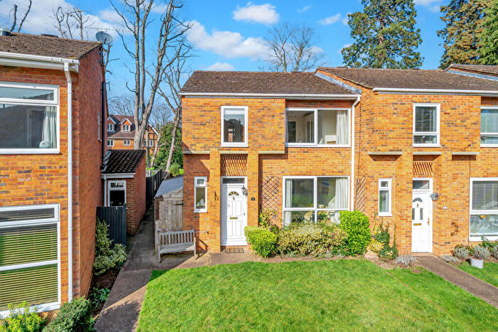 4 Bedroom House For Sale In Egerton Place, Weybridge, KT13