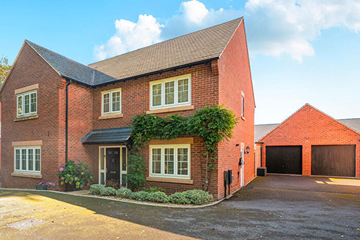 5 Bedroom Detached House For Sale In Yeoman Close, Bodicote, OX15