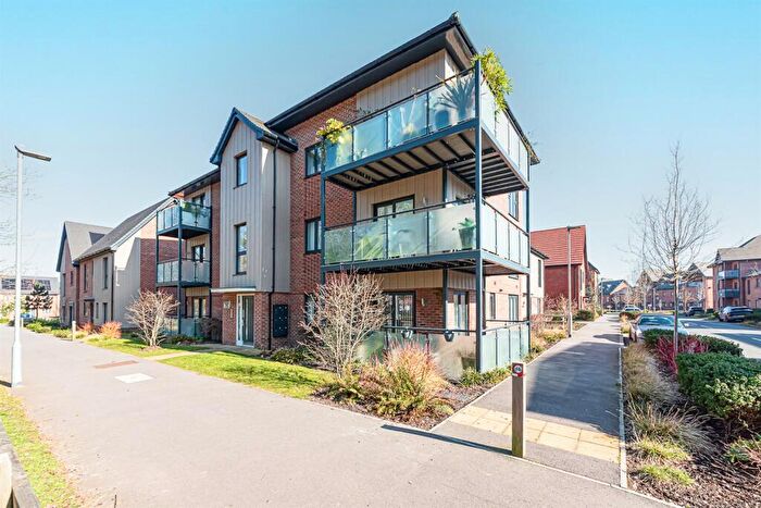 1 Bedroom Apartment To Rent In Hawthorn Drive, Crowthorne, RG45