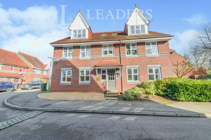 2 Bedroom Apartment To Rent In The Brambles, AL1