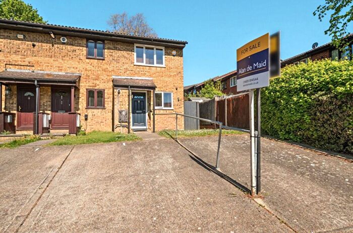 2 Bedroom End Of Terrace House For Sale In Sandpiper Way, Orpington, BR5