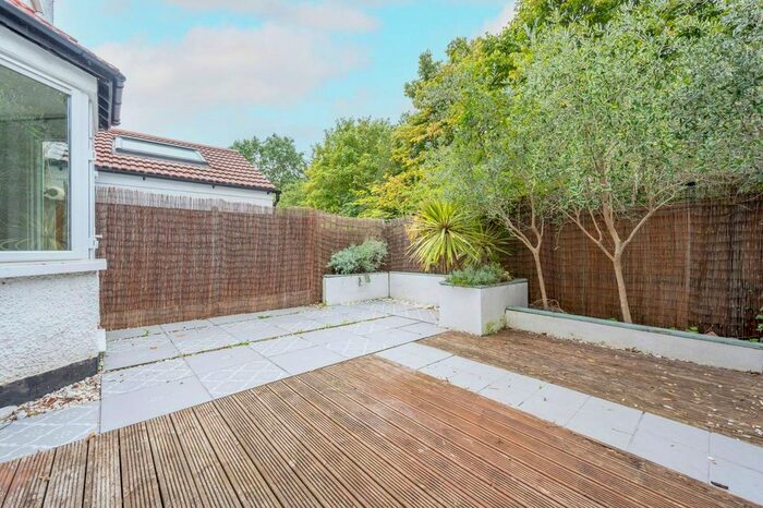 2 Bedroom Flat To Rent In Corfton Road, Ealing, London, W5