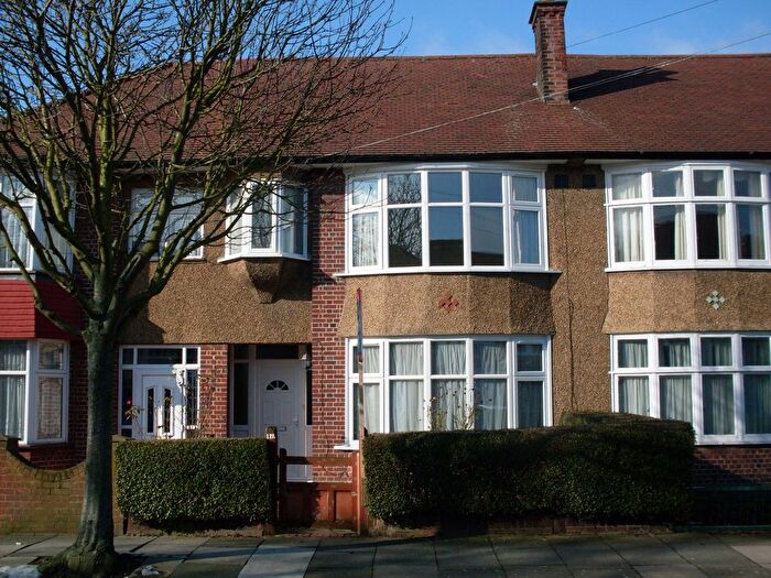 3 Bedroom Semi-Detached House To Rent In Ladysmith Road, Enfield, EN1
