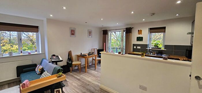 2 Bedroom Flat To Rent In Cumberland Avenue, Manchester, M27