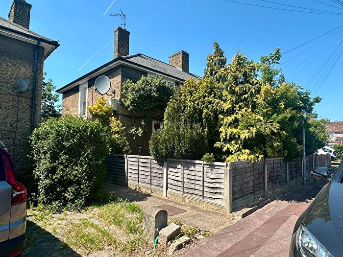 1 Bedroom Flat To Rent In Flamstead Road, Dagenham, RM9