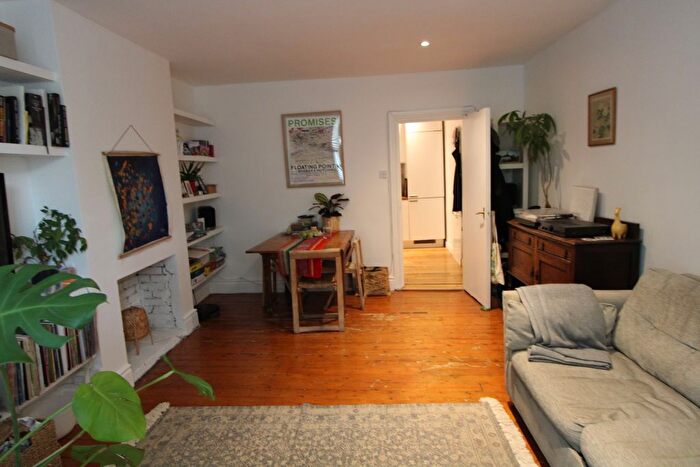 2 Bedroom Flat To Rent In Camberwell, SE5