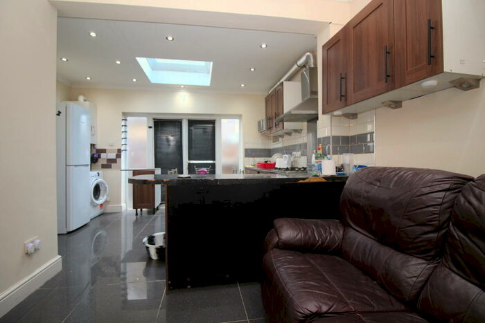 3 Bedroom Flat To Rent In Browning Road, East Ham, E12