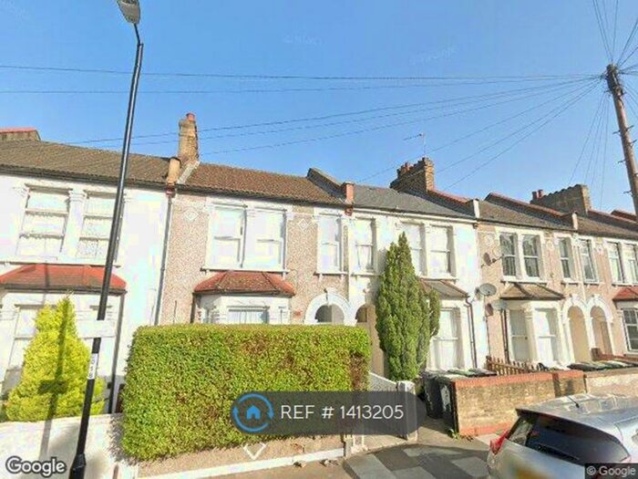 2 Bedroom Flat To Rent In Farley Road, London, SE6