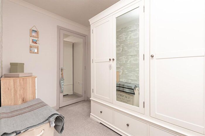 3 Bedroom Terraced House For Sale In Samphire Way, St Mary's Island, Chatham, Kent, ME4