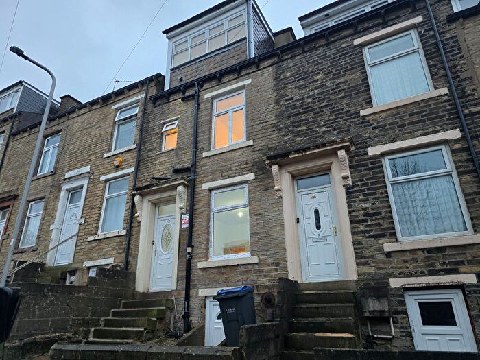 4 Bedroom Terraced House For Sale In Newlands Place, Bradford, BD3