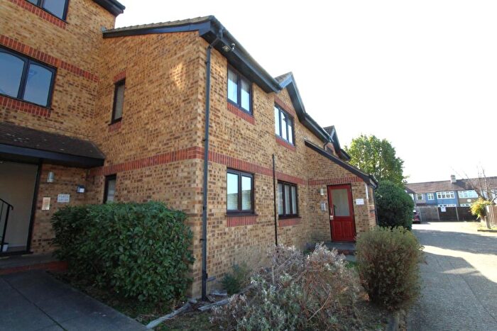 1 Bedroom Flat To Rent In Vignoles Road, Romford, Essex, RM7
