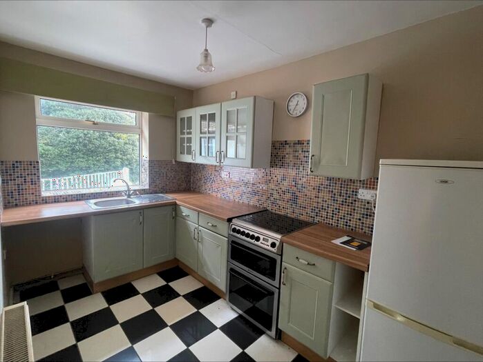 2 Bedroom Bungalow To Rent In Dolphin Court, Rhos On Sea, LL28