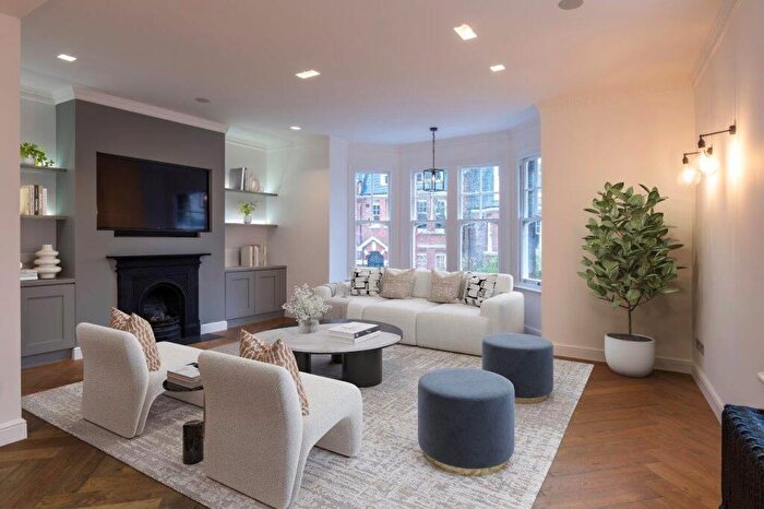 2 Bedroom Apartment For Sale In Glenloch Road, Belsize Park, London, NW3