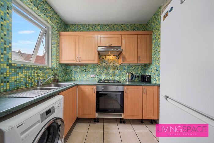 1 Bedroom Flat To Rent In Colina Road, London, N15