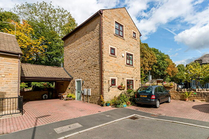 4 Bedroom Link Detached House For Sale In Valley Mews, Greenfield, Saddleworth, OL3
