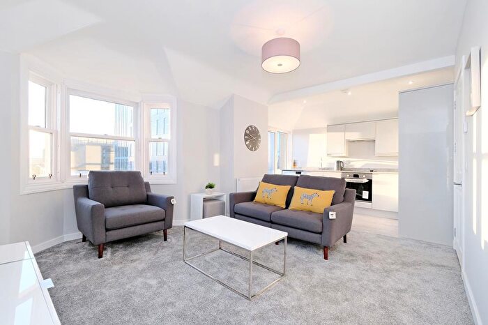 2 Bedroom Flat To Rent In Union Street, Top Floor, Aberdeen, AB11