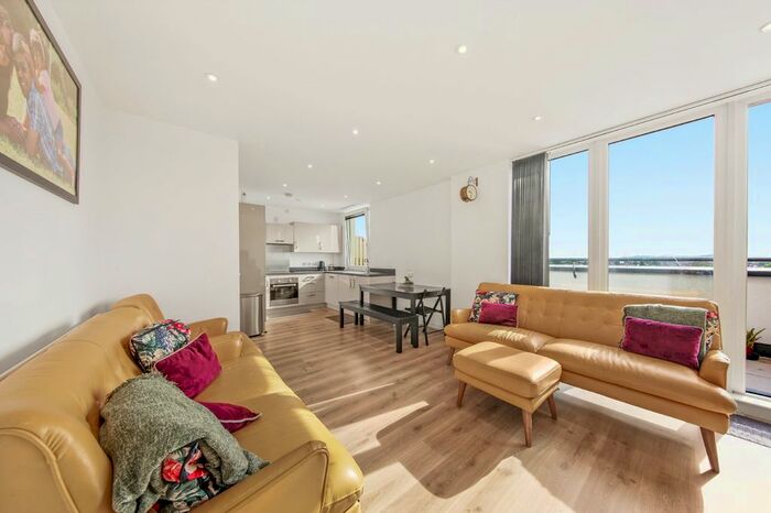 3 Bedroom Flat To Rent In Capitol Way, Edgware, NW9