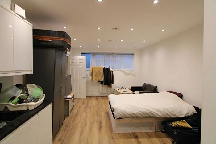 Studio To Rent In Crystal Palace Road, London, SE22