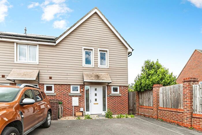3 Bedroom End Of Terrace House For Sale In Appleton Drive, Basingstoke, RG24