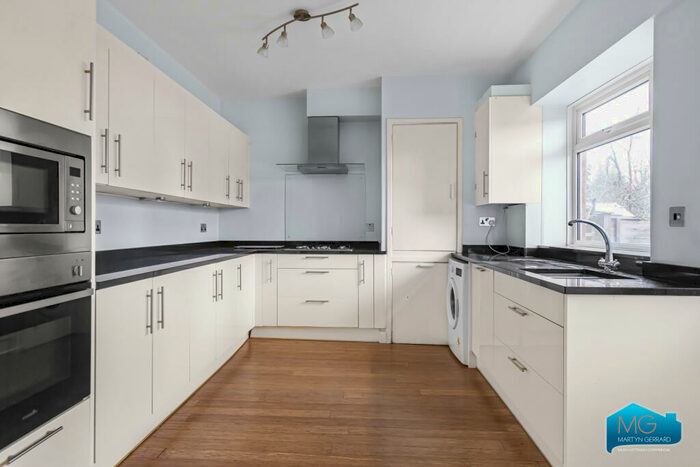 3 Bedroom Maisonette To Rent In St. Pancras Court, High Road, East Finchley, London, N2