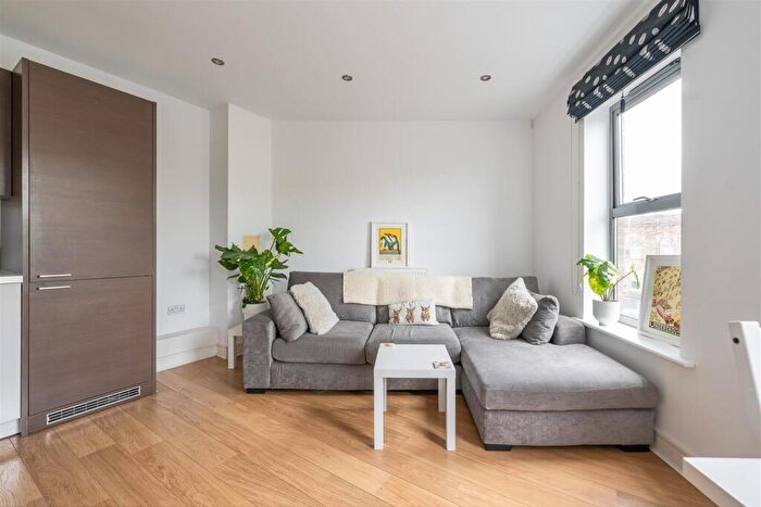 2 Bedroom Flat For Sale In High Road, Woodford Green, IG8