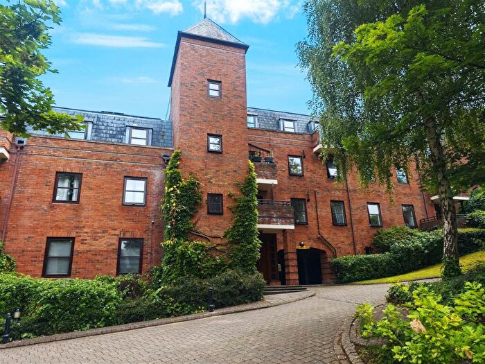 2 Bedroom Flat To Rent In Lychgate Manor, Roxborough Park, Harrow On The Hill, HA1