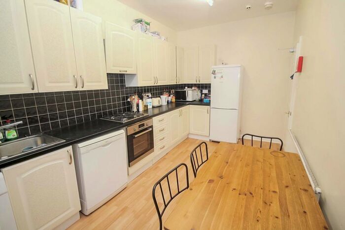 6 Bedroom Terraced House To Rent In Burchett Place, Leeds, LS6