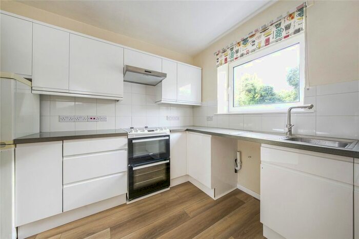 2 Bedroom Flat For Sale In Charter Court, Linden Grove, New Malden, KT3