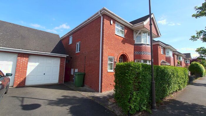 4 Bedroom House To Rent In Rumbush Lane, Dickens Heath, B90