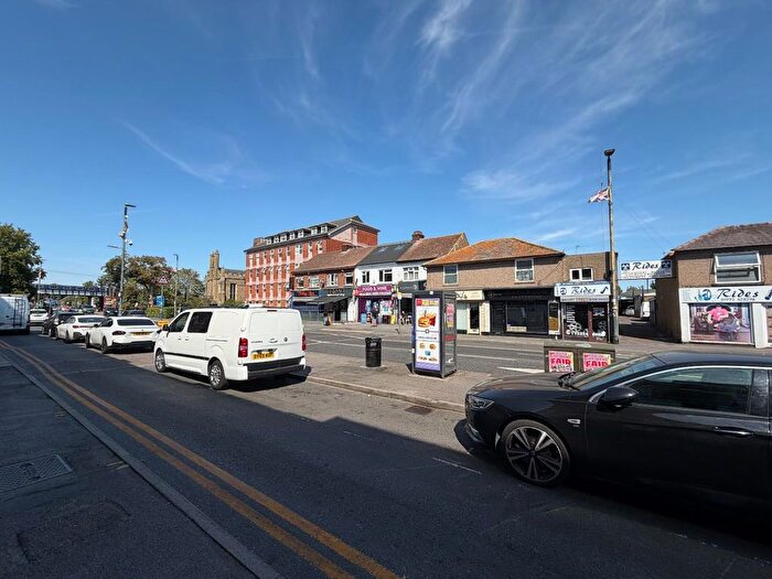 2 Bedroom Flat To Rent In High Street, EN8
