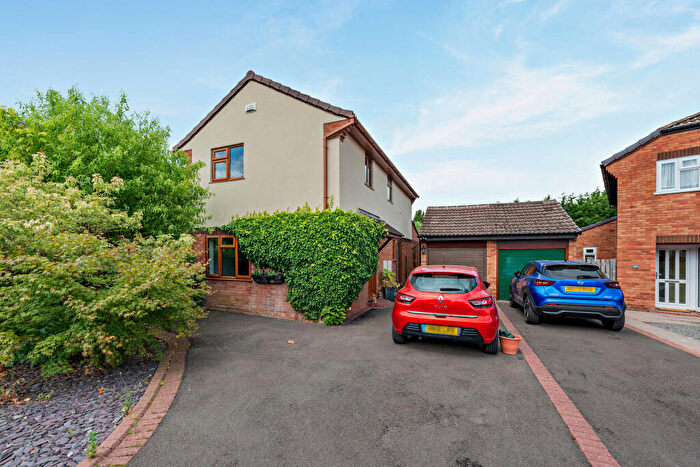 4 Bedroom Detached House For Sale In Falcon Close, Nuneaton, Warwickshire, CV11