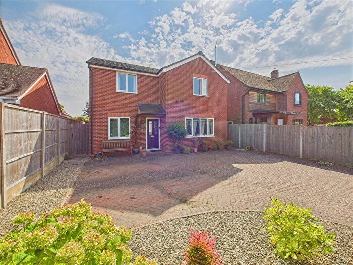4 Bedroom Detached House For Sale In Winnington Gardens, Hanley Swan, Worcester, WR8