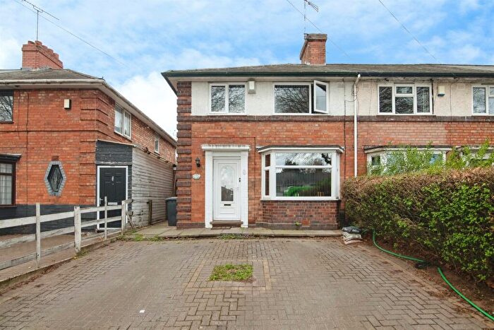3 Bedroom End Of Terrace House For Sale In Warren Farm Road, Birmingham, B44