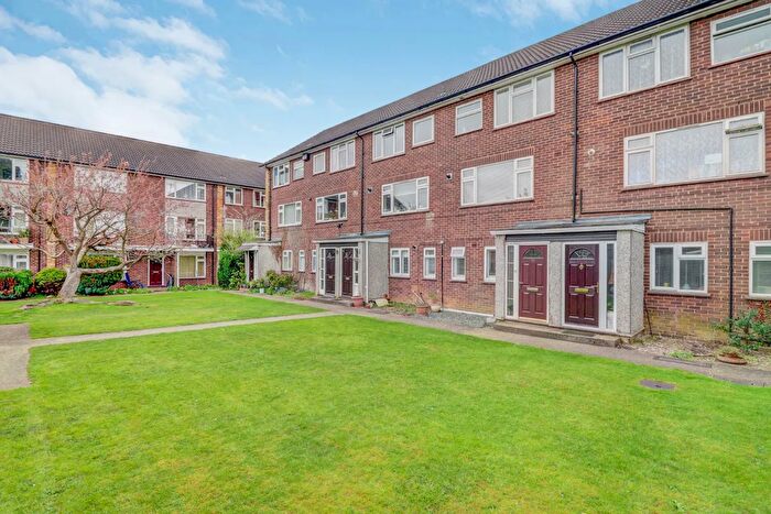 2 Bedroom Maisonette For Sale In Marlow Road, High Wycombe, HP11