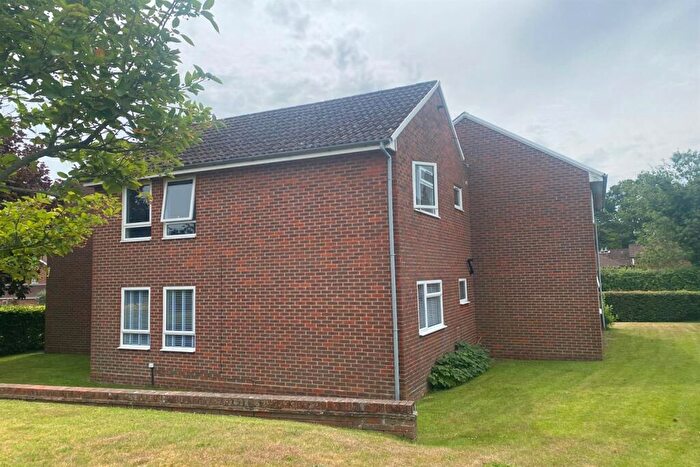 1 Bedroom Flat To Rent In Moggs Mead, Petersfield, GU31