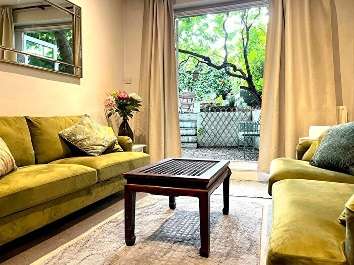 2 Bedroom Flat For Sale In Finborough Road, Chelsea, London, SW10