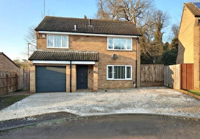 4 Bedroom Detached House For Sale In Faringdon Court, Southfields, Northampton, NN3