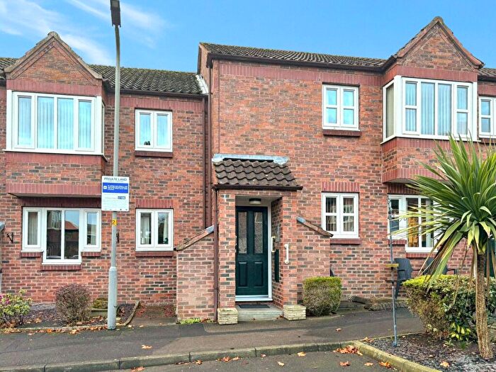 2 Bedroom Apartment For Sale In Applegarth Court, Northallerton, North Yorkshire, England, DL7