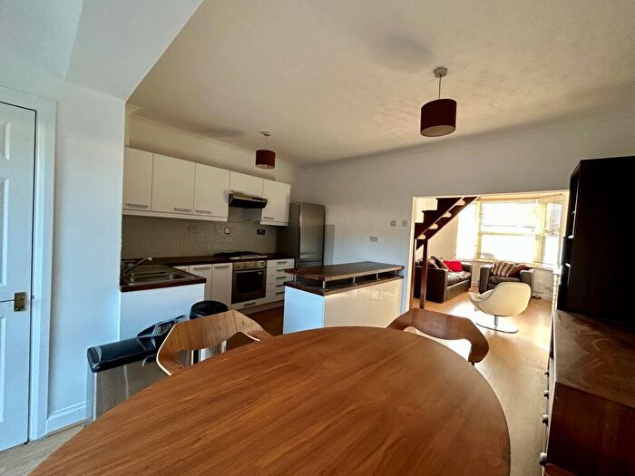 2 Bedroom House To Rent In Luton Road, Walthamstow, E17