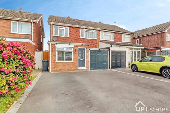 3 Bedroom Semi Detached House For Sale In Milner Close, Bulkington, Bedworth, CV12