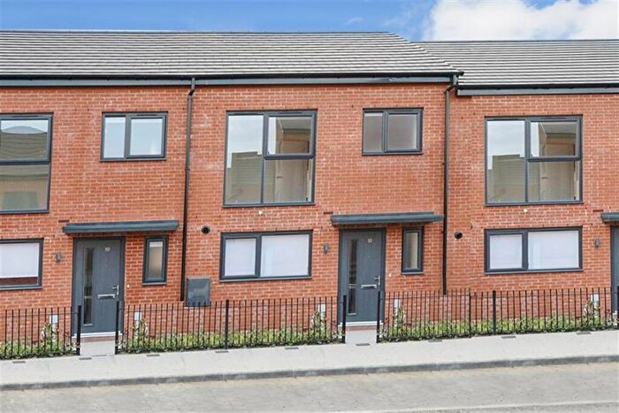 3 Bedroom Terraced House To Rent In Bedroom Terraced House In North Lock Road, Leicester, LE3