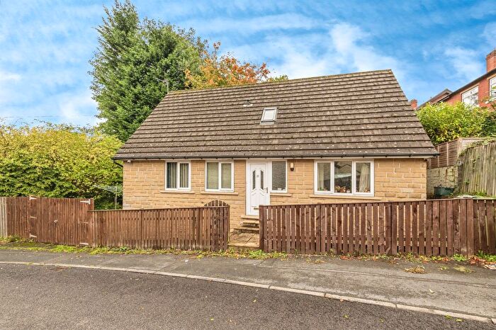 3 Bedroom Detached House For Sale In Grimscar Avenue, Huddersfield, HD2
