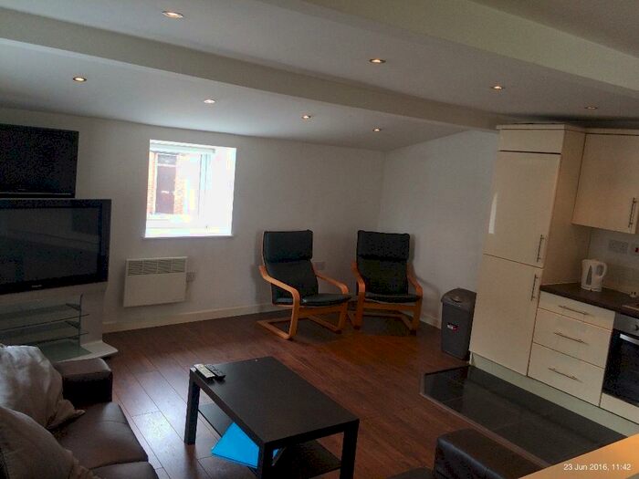 2 Bedroom Flat To Rent In Clarendon Road, Leeds, West Yorkshire, LS2