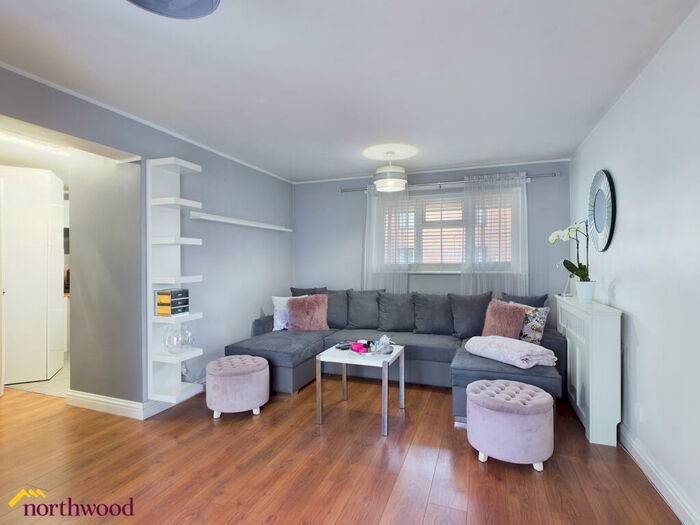 1 Bedroom Flat To Rent In Jubilee Court, Banbury, OX16